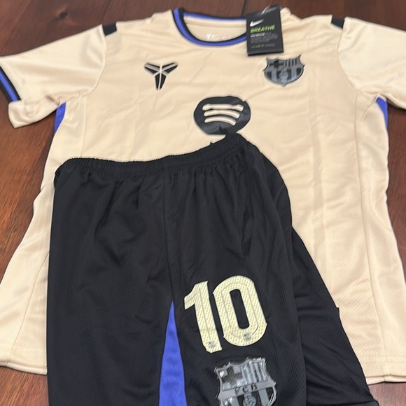 Lamine Yamal Barcelona Jersey Kit For Kids Size 28 For 10-11 Year Olds - Picture 2 of 5